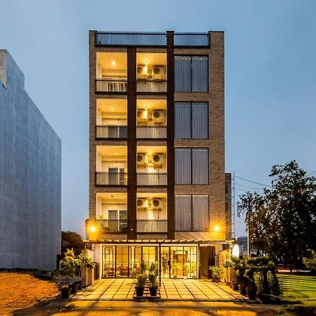 Hotel Imperial Stayz Sector 51 Гургаон Экстерьер фото