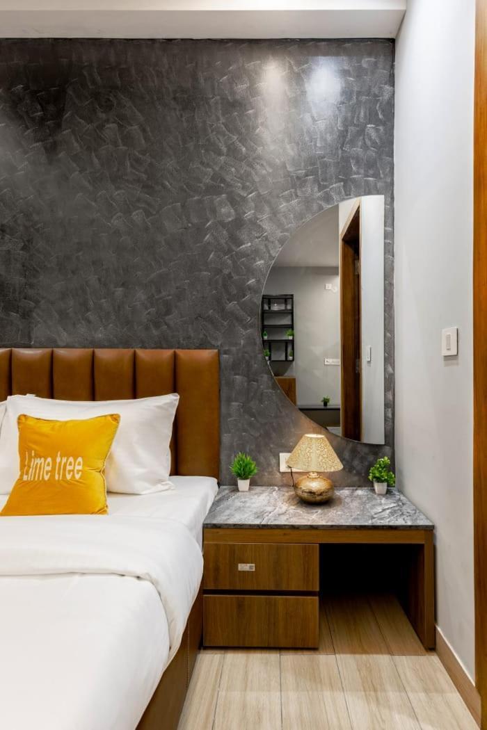 Hotel Imperial Stayz Sector 51 Гургаон Экстерьер фото