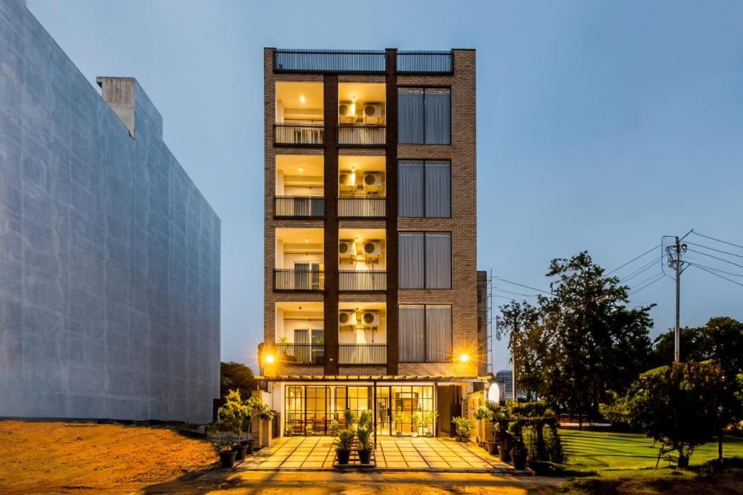 Hotel Imperial Stayz Sector 51 Гургаон Экстерьер фото