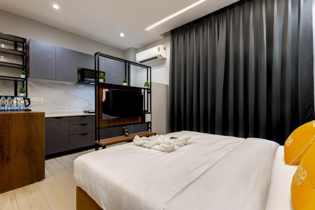 Hotel Imperial Stayz Sector 51 Гургаон Экстерьер фото