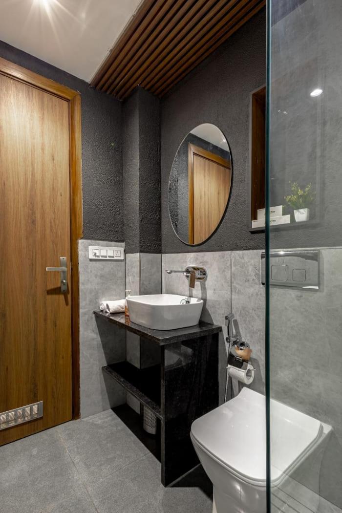 Hotel Imperial Stayz Sector 51 Гургаон Экстерьер фото